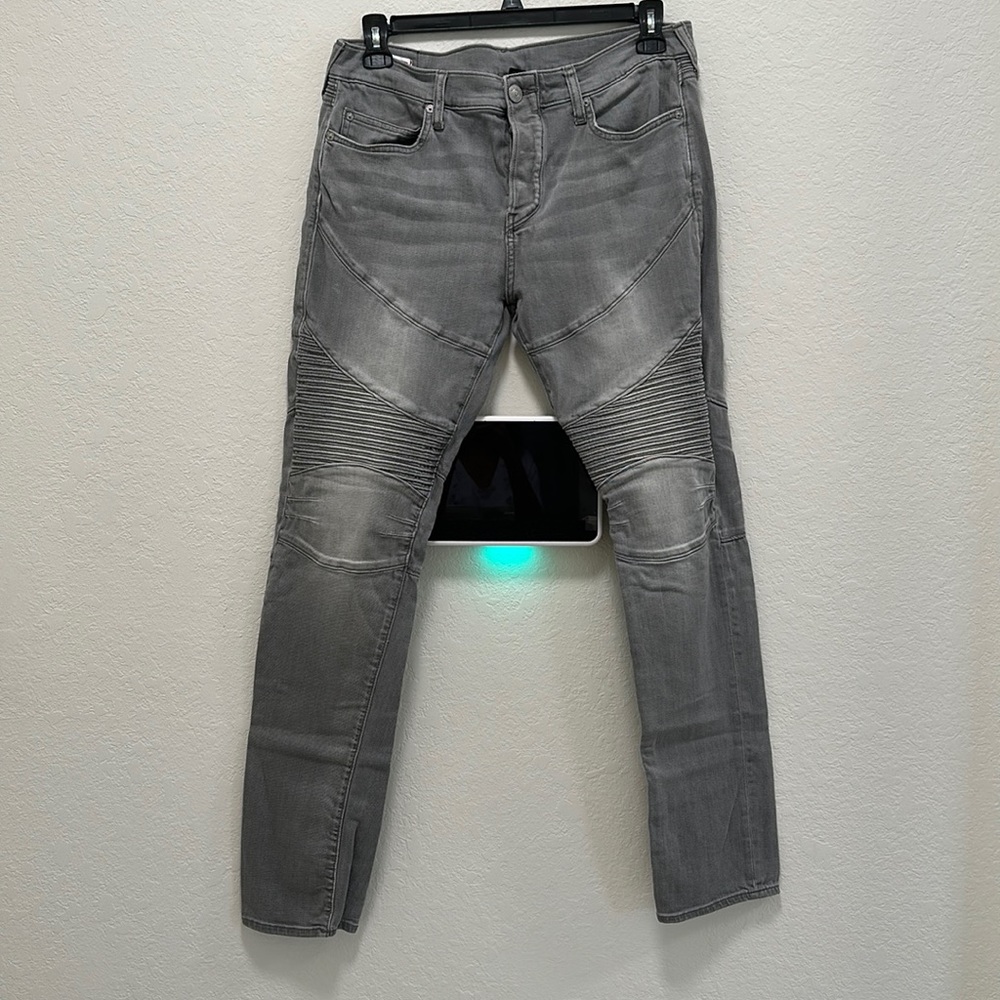 Men’s true religion, Rocco, relaxed skinny distressed grey jeans size 32